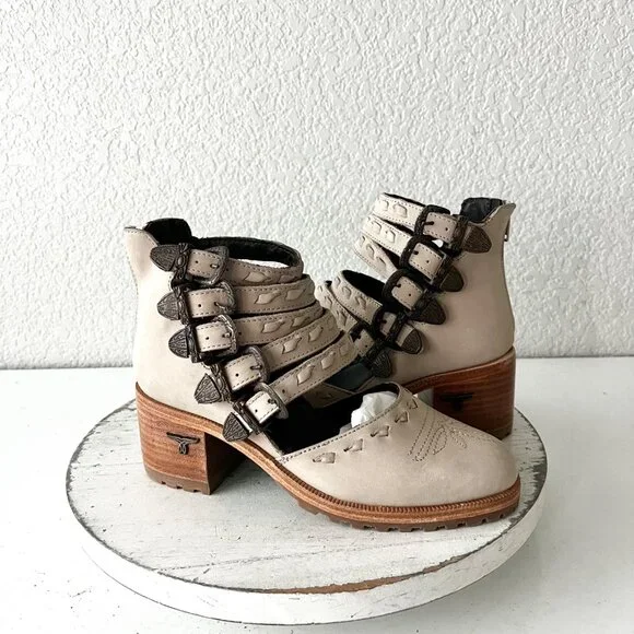 Lane Boots WESTANGO  Western Heels Tan Sandals Cowgirl Leather Buckle 6 NEW - Picture 1 of 10